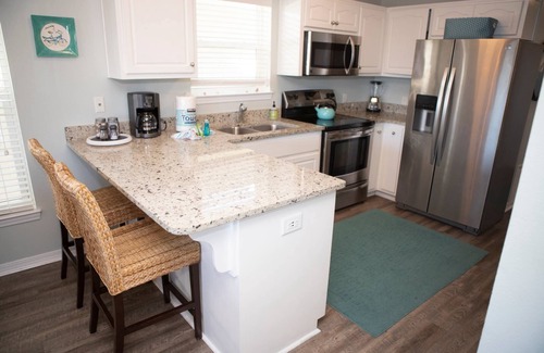 Navarre Beach Condo | Welcome to Emerald Sea-cret! at Gulf Island Condos |Walk to White-Sand Beaches |Relax by the Pool!