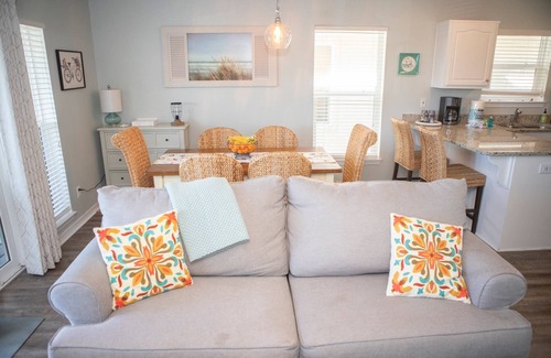 Navarre Beach Condo | Welcome to Emerald Sea-cret! at Gulf Island Condos |Walk to White-Sand Beaches |Relax by the Pool!