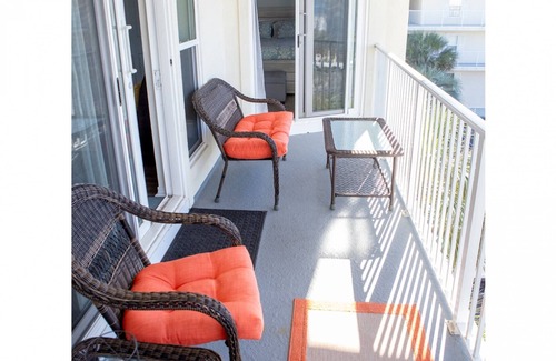 Navarre Beach Condo | Welcome to Emerald Sea-cret! at Gulf Island Condos |Walk to White-Sand Beaches |Relax by the Pool!