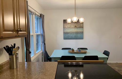 Stevensville House | Welcome to Holiday House! Cozy, modern home 7 min. from the beach and wineries.
