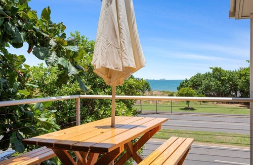 Meikleville Hill House | Welcome to Keppel View, your ultimate beachside retreat!