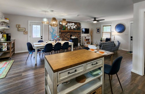Mooresville House | Welcome to Kingfisher Cabin!