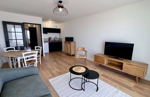 Cayeux-sur-Mer Apartment | Welcome to La Vigie, a charming apartment designed for an unforgettable stay in Paris.