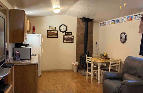Glendale Cottage | Welcome to Lainees Lounge