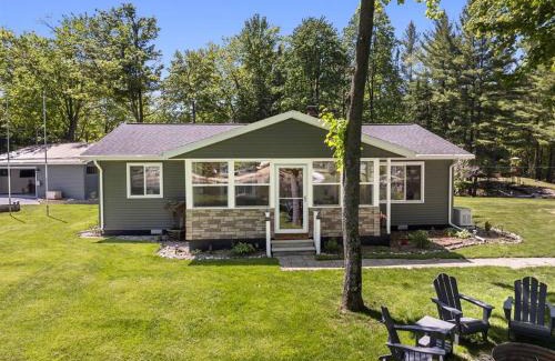 Gladwin House | Welcome to Lakeside Lodge - Game Cave, Golf Greens