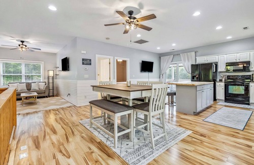 Sloans Valley Cabin | Welcome to “Lakey Charms” – Your Perfect Lakeside Escape