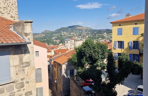 Le Puy-en-Velay Apartment | Welcome to Le Cocon de Seguret - 120 m2 duplex apartment in the heart of the historic district