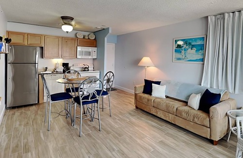 Fort Myers Beach Condo | Welcome to Lovers Key Beach Club PH4 | Pool + Beach Access