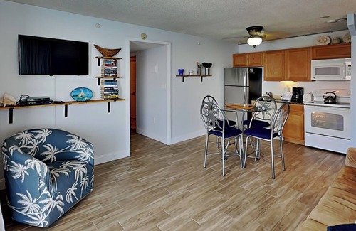 Fort Myers Beach Condo | Welcome to Lovers Key Beach Club PH4 | Pool + Beach Access