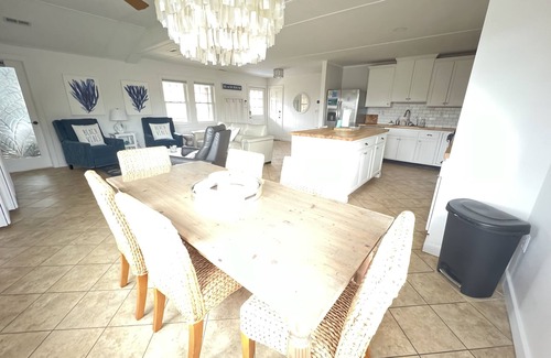 Avon House | Welcome to Makai Sunrise, a cottage by the beach and a 30 second walk to shore!