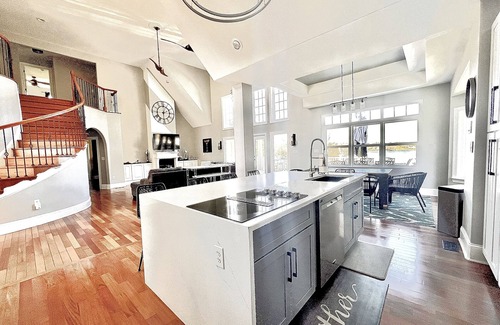 Livingston House | Welcome to Nirv'Anna! Beach, Hot Tub, Outdoor Fireplace, Quiet Cove, Public Side