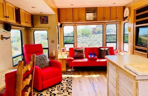 Arroyo Hondo House | Welcome to Nirvana, our completely remodeled Caravan