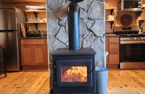 Otis Cottage | WELCOME TO "ON THE ROCKS" COTTAGEnnLakeside cottage near Acadia National Park!