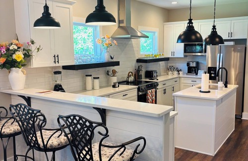 Dandridge House | Welcome to Orange On Main a brand new 3-bed 3 bath house in Dandridge TN