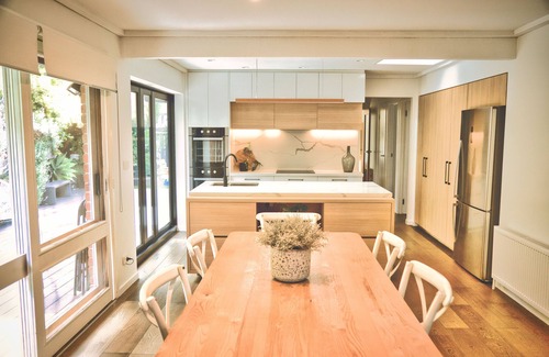 Dromana House | Welcome to our beautiful home at the top of the hill in Dromana