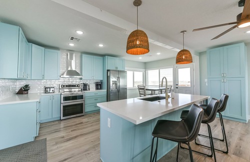 Galveston House | Welcome to our charming vacation getaway! The perfect retreat for your coastal escape.