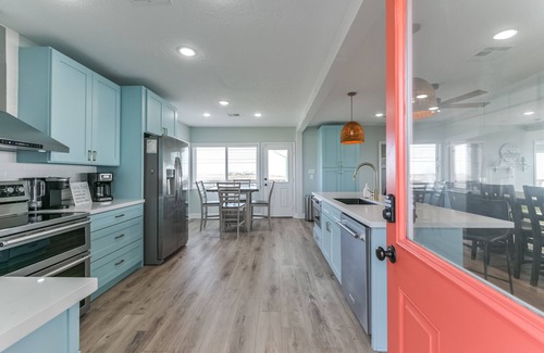 Galveston House | Welcome to our charming vacation getaway! The perfect retreat for your coastal escape.