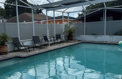 Pinecrest West Park Apartment | Welcome to our charming studio, perfectly located near Tampa Bay's attractions.