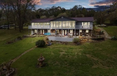 Calhoun House | Welcome to our lake house on the beautiful Hiwassee River!