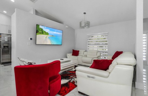 Mariner House | Welcome to our Modern Cape Escape with Heated Pool
