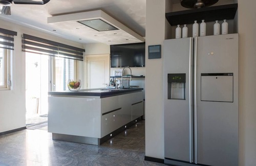 Municipality of Tilburg Villa | Welcome to our modern bungalow, located in an industrial area on the outskirts of Tilburg.