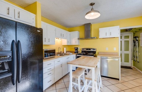 Inglewood House | Welcome to our Sunny, peaceful, and centrally-located home