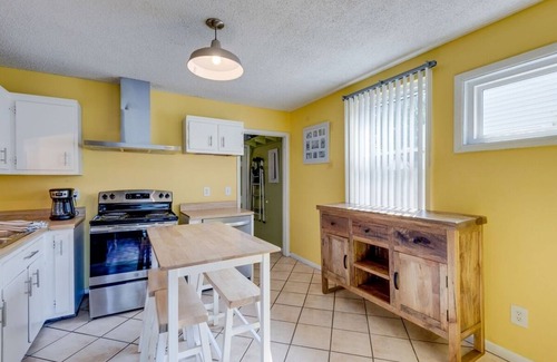 Inglewood House | Welcome to our Sunny, peaceful, and centrally-located home