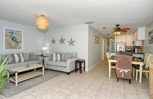 Bradenton Beach Condo | Welcome to paradise! Direct beach access, Holiday dates available!