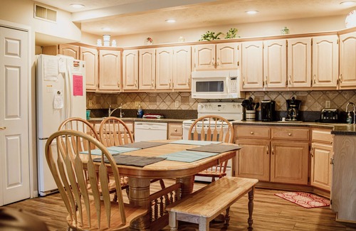 Sloans Valley Condo | Welcome to Paradise by the Pool – Your Condo Getaway