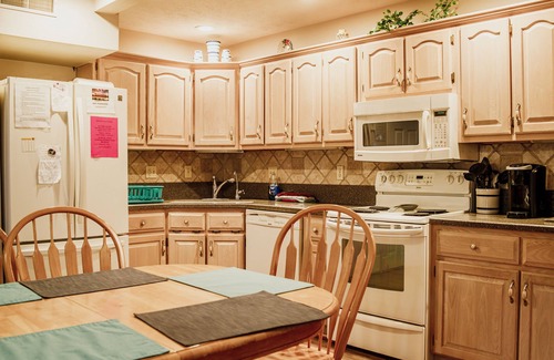 Sloans Valley Condo | Welcome to Paradise by the Pool – Your Condo Getaway