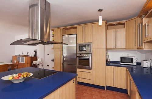 Arona Villa | Welcome to Paradise! Ideal for multiple families, Private Pool, BBQ House, Wifi
