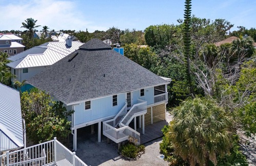 Captiva House | Welcome to Paradise! Newly Renovated beach bungalow in the heart of Captiva!
