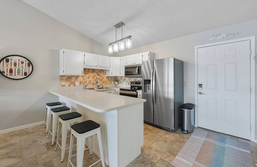 Osage Beach Condo | Welcome to Paradise! Heart of the Lake-Boat slip-Wtrfrt Pool-VERY CLEAN!