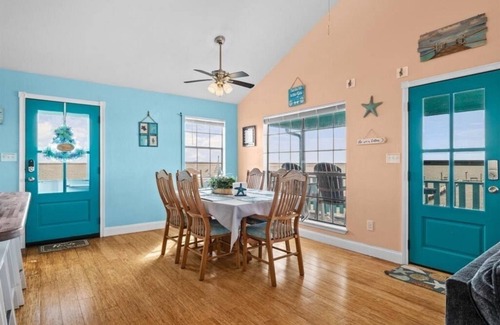 Palacios House | Welcome to "REEL ESCAPE" Waterfront Home on Turtle Bay