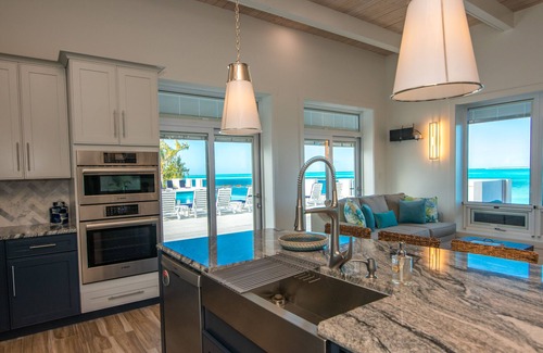 Tar Bay House | Welcome To Sandy Bum Relax In Luxury On Tar Bay Beach (6 Bedroom Listing)