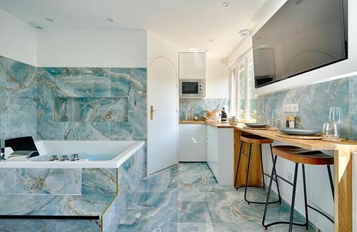 Montgeron Apartment | welcome to Santorini