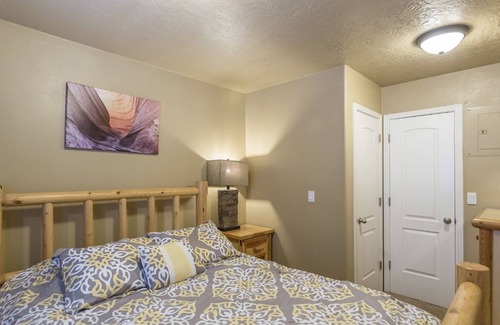 Glendale Other | Welcome to Serenity Hills Zion , Sleeps 10 +