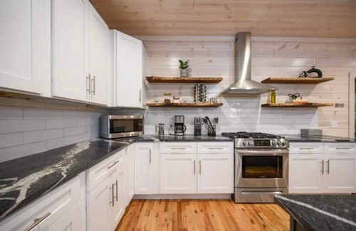 Pickens Cabin | Welcome to Simi Lodge nestled in a tranquil and picturesque location. Offering a perfect escape from the everyday hustle and bustle. It promises a secluded retreat immersed in the dreamy forest ambiance, close to Broken Bow and Hochatown.