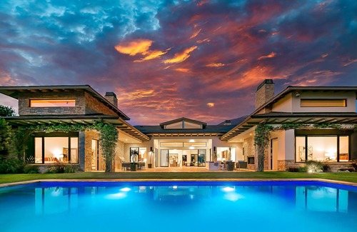 Malibu House | Welcome to Surf Beach Malibu Estate