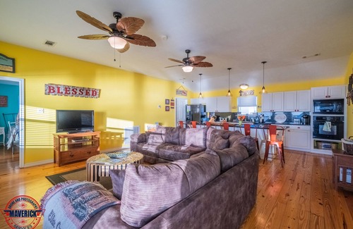 Gilchrist House | Welcome to the Krusty Krab on Rollover Bay