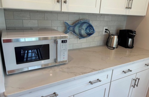 Selbyville Cabin | Welcome to the Blue Crabin in Fenwick Island with four bedrooms and four baths!