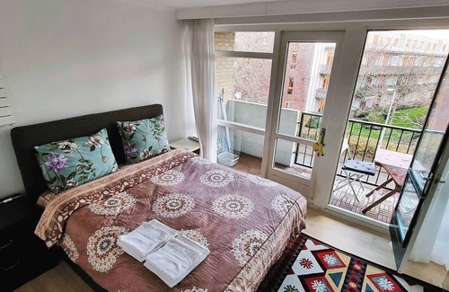 Diemen Bed & Breakfast | Welcome to the center of Diemen