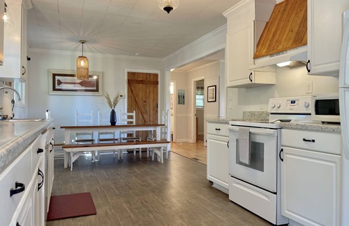 Holly Ridge House | Welcome to The Creek Cottage! 10 mins to Surf City