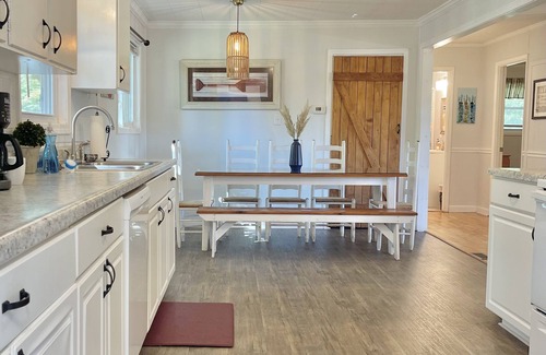 Holly Ridge House | Welcome to The Creek Cottage! 10 mins to Surf City