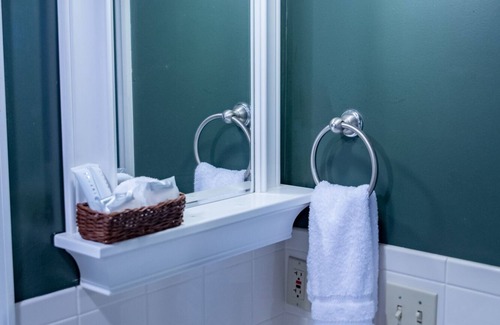 Sutton Bed & Breakfast | Welcome to the historic Elk River Hotel & Cafe! Located riverfront on the beautiful Elk River, and just 2 miles from I-79, you are moments away from all that the Sutton area has to offer. Guest in town to enjoy the gorgeous outdoor scenery and recrea