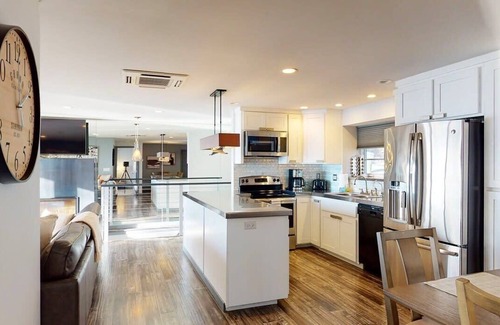 Coeur d'Alene House | Welcome to the lake! Enjoy the dock and views.