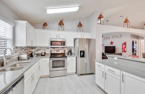 Windsor Palms House | Welcome to The new Star, 5 bedrooms , 4 bathrooms southfacing pool and spa