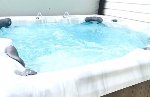 Crystal Beach House | Welcome to The Palms! Your summer retreat ~Hot tub