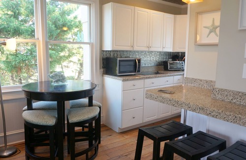 Bald Head Island Bed & Breakfast | Welcome to The Marsh Harbour Inn-Ship Watch