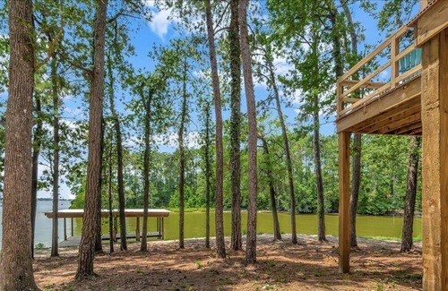 Livingston House | Welcome to the "WAKE ZONE"!!! Your cozy waterfront home on Lake Livingston!